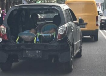 TANGKAP layar video dia bayi dibawa dalam bonet kenderaan tanpa pintu bonet.-AGENSI