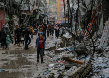 PENDUDUK Palestin yang dipaksa berpindah mahu melihat gencatan senjata kekal di Semenanjung Gaza.-AGENSI
