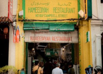 RESTORAN nasi kandar tertua negara, Restoran Hameediyah di Pulau Pinang masih mengekalkan harga hidangan berasaskan ayam di kesemua rangkaian restoran tersebut walaupun subsidi dan kawalan harga ayam ditamatkan bermula hari ini.