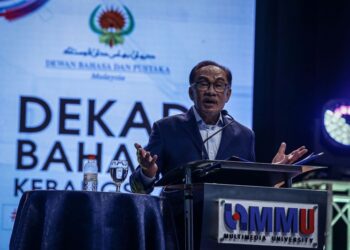 KETEGASAN Anwar Ibrahim yang mengarahkan semua urusan rasmi jabatan kerajaan mesti menggunakan bahasa Melayu telah membawa satu sinar baharu dalam mendaulatkan bahasa rasmi negara.