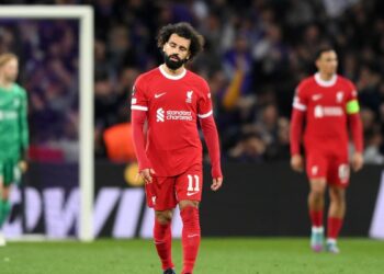 MOHAMED Salah kelihatan sugul selepas pasukannya tewas dalam aksi Liga Europa awal pagi tadi.