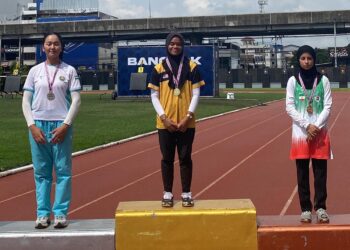 Ariana Nur Dania Zairi (tengah) meraih pingat emas di Kejohanan Kelayakan Benua Asia Sukan Olimpik Paris 2024 sekaligus menemah tempat ke temasya sukan terbesar dunia itu. (FOTO: Ihsan Majlis Sukan Negara)
