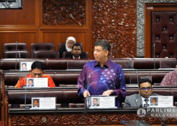 AHLI Dewan Negara, Senator Datuk Mohd Hisamudin Yahaya ketika berucap di Dewan Negara hari ini.