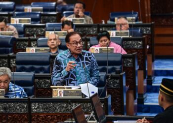 Anwar Ibrahim semasa menggulung perbahasan Rang Undang-Undang (RUU) Perbekalan 2023 di peringkat dasar bagi Kementerian Kewangan di Dewan Rakyat hari ini.