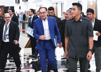 Anwar Ibrahim hadir di Parlimen bagi menjawab soalan dalam Sesi Waktu Pertanyaan-Pertanyaan Perdana Menteri (PMQT) di Dewan Rakyat semalam. – PEJABAT PENERANGAN MALAYSIA