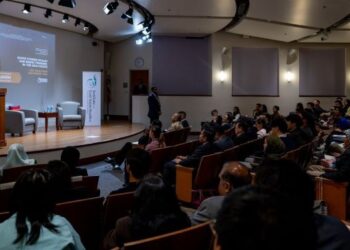 ANWAR Ibrahim ketika menyampaikan syarahan di University of California, Berkeley, San Francisco, Amerika Syarikat, hari ini.