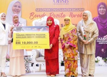 ISTERI Menteri Besar Negeri Sembilan, Datin Seri Wan Hasni Wan Yusof menerima replika cek sumbangan untuk Palestin dalam Program JRM Biso Bonar baru-baru ini.