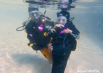 Kanak-kanak OKU ‘berdiri’ di dalam air buat pertama kalinya.