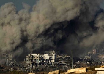 SITUASI Gaza yang musnah dan dikepung zionis Israel turut menjejaskan persiapan skuad Palestine dalam Kelayakan Piala Dunia 2026. - AFP
