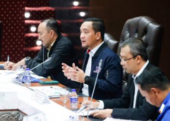 ONN HAFIZ GHAZI  (dua dari kiri) mempengerusikan Mesyuarat Penyelarasan Persediaan Menghadapi Monsun Timur Laut di Kota Iskandar, Iskandar Puteri.
