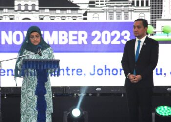 RAJA ZARITH SOFIAH SULTAN IDRIS SHAH berkenan merasmikan Persidangan Asia Pacific Climate Week (APCW) 2023 di Pusat Konvokesyen Antarabangsa Persada Johor, Johor Bahru.