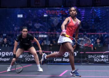 S.Sivasangari berjaya mara ke suku akhir Kejohanan Skuasy Terbuka Singapura selepas menewaskan pilihan pertama kejohanan, Nour El Tayeb hari ini. (FOTO: ihsan Squash Singapore)