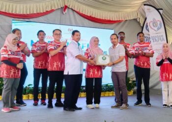 . ZALIHA Mustafa (tengah) ketika Majlis Pelancaran Program Madani Afiat dan Jelajah ANMS Peringkat Negeri Pulau Pinang 2023 di SMK Bukit Gambir, George Town, hari ini.