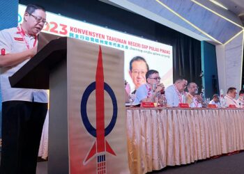 LIM Guan Eng ketika berucap sempena Konvensyen DAP Pulau Pinang 2023, di Georgetown, Pulau Pinang, hari ini.