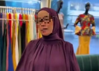 TANGKAP layar video tular seorang wanita yang mengaku dirinya berasal dari Kemboja dan mengeluarkan kata-kata ‘Melayu malas’.