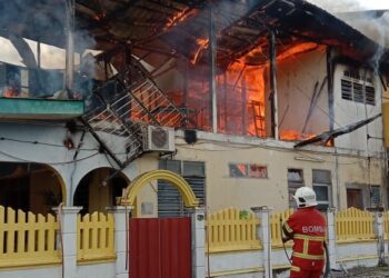 KEADAAN kebakaran melibatkan Institut Tahfiz dan Kefahaman Quran (Ma’hadul Azhar) di Jalan Pokok Sena, Kampung Banggul, Kepala Batas, Pulau Pinang pagi tadi.