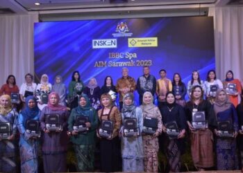 SERAMAI 80 usahawan diraikan dalam Majlis Graduasi Program Bimbingan Insken Edisi Sarawak 2023 di Kuching, Sarawak.