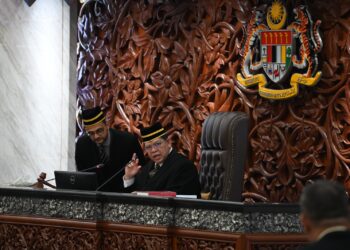 JOHARI Abdul mempengerusikan perbahasan usul Rang Undang-Undang (RUU) Perbekalan 2024 di peringkat jawatankuasa di Dewan Rakyat hari ini. -JABATAN PENERANGAN MALAYSIA