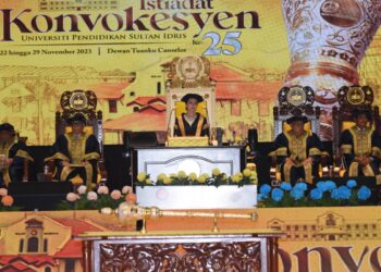 TUANKU Zara Salim bertitah pada majlis Konvokesyen UPSI di Dewan Tuanku Canselor, Kampus Sultan Azlan Shah UPSI di Tanjung Malim hari ini. - UTUSAN/UPSI