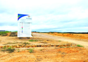 KERJA-KERJA pembinaan projek perumahan rakyat di Felcra Sungai Sepuluh, Paloh, Kluang dilihat masih belum dilaksanakan biarpun telah dilancarkan pada Mac 2018.