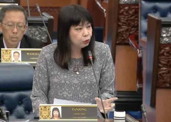 LIM Hui Ying menjawab soalan pada sesi Pertanyaan-Pertanyaan Bagi Jawab Lisan di Dewan Rakyat hari ini. FOTO: JABATAN PENERANGAN MALAYSIA