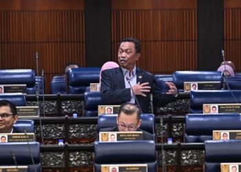 MOHAMMAD Yusof Apdal pada sesi pertanyaan-pertanyaan bagi jawab lisan di Dewan Rakyat hari ini. - FOTO/JABATAN PENERANGAN MALAYSIA