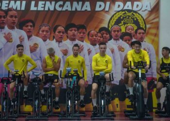 PEMAIN Harimau Malaya menjalani latihan terakhir kelmarin sebelum berlepas ke Taiwan, semalam untuk meneruskan kempen Kelayakan Piala Dunia 2026/Piala Asia 2027 esok. - UTUSAN/SHIDDIEQIIN ZON