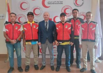 PASUKAN i4P yang diketuai Dr. Fathul Bari Mat Jahya (dua dari kanan) bertemu Dr. Ramy El Nazer (baju kot) di Kaherah.