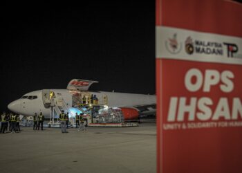PERLEPASAN penghantaran bantuan kemanusiaan pertama Op Ihsan di KLIA. - UTUSAN/FAIZ ALIF ZUBIR