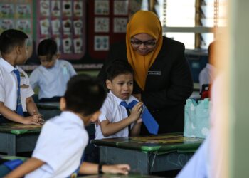 PADA angapan segelintir pelajar sekolah, kelas adalah satu kawasan bagaikan ‘neraka’ dan membosankan. 
– UTUSAN/ SHAHIR NOORDIN