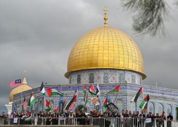 RAKYAT Malaysia aktif menyuarakan sokongan moral kepada rakyat Palestin termasuk mengadakan demonstrasi, memberi sumbangan dan membuat kempen kesedaran sosial serta memboikot produk syarikat yang menyalurkan dana ke Israel. – UTUSAN/PUQTRA HAIRRY