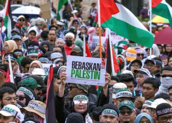 PENYELESAIAN dua negara bererti Palestin dan Israel hidup berjiran sebagai dua negara berbeza. 
– UTUSAN/AMIR KHALID