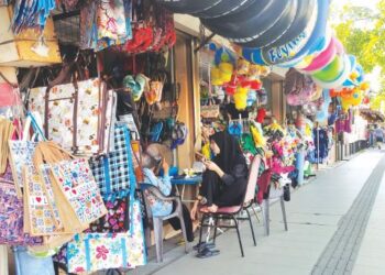 PENIAGA jangka keadaan perniagaan lebih menggalakkan pada suku kedua 2024. - GAMBAR HIASAN
