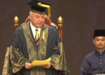 SULTAN NAZRIN Muizzuddin Shah bertitah dalam Istiadat Konvokesyen Universiti Malaya Ke-63 di Dewan Tunku Canselor Universiti Malaya hari ini.