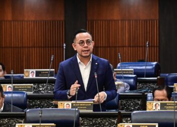 STEVEN Sim pada sesi pertanyaan-pertanyaan bagi jawab lisan di Dewan Rakyat hari ini. - JABATAN PENERANGAN MALAYSIA