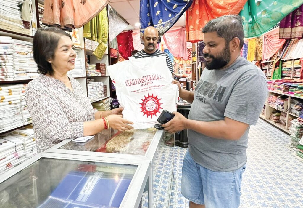 Persediaan sambutan Deepavali meriah Persediaan sambutan Deepavali meriah