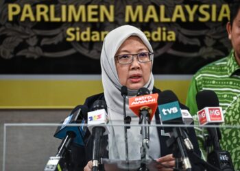 ZALIHA MUSTAPHA bercakap kepada pemberita dalam sidang media di Parlimen hari ini.-GAMBAR JABATAN PENERANGAN MALAYSIA