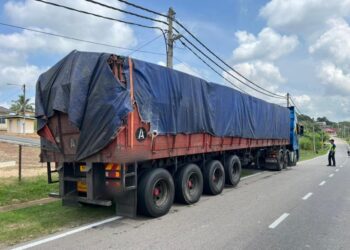 ANTARA kenderaan yang dikenakan tindakan oleh Jabatan Pengangkutan Jalan (JPJ) Negeri Sembilan sepanjang Operasi Khas Kenderaan Perdagangan (Kenderaan Perkhidmatan Barangan (KPB) dan Kenderaan Perkhidmatan Awam (KPA) bulan lalu.-GAMBAR/IHSAN JPJ NEGERI SEMBILAN.