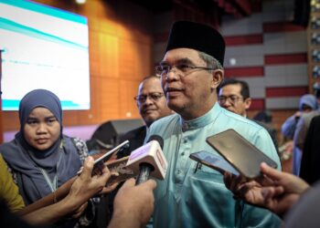PKHARUDDIN Ghazali ketika Bicara Inspirasi Ketua Pengarah Pendidikan Malaysia di Auditorium Kompleks E, Putrajaya di sini, hari ini. -UTUSAN/FAIZ ALIF ZUBIR