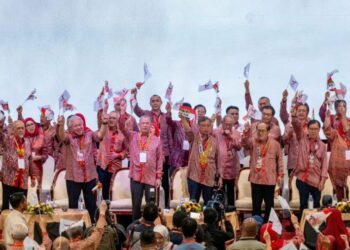 KERAJAAN Negeri Sarawak diketuai Abang Johari, dibantu Fadillah selaku Timbalan Perdana Menteri dan rakyat dipercayai akan sentiasa berwaspada dengan hak-hak perlembagaan dan keselamatan agar tidak terhakis.