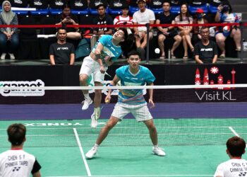 Beregu lelaki profesional negara, Low Hang Yee-Ng Eng Cheong akur bergelar naib juara Kejohanan Badminton Master Kuala Lumpur 2023. (FOTO: AMIR KHALID)