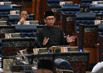 MOHAMAD Alamin pada sesi soal jawab di Dewan Rakyat hari ini -GAMBAR JABATAN PENERANGAN MALAYSIA