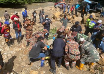 MAYAT mangsa yang hilang ditemukan oleh pekerja binaan Projek Rangkaian Jalan Raya Sarawak Sabah (SSLR) di antara Kuala Sungai Sepakoi dan Sungai Long Tengoa, di Lawas.