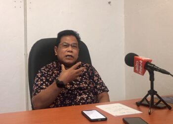 ZAHARI Kechik semasa sidang media di Pusat Khidmat Parlimen Jeli, Kelantan-UTUSAN/ROSMIZAN RESDI