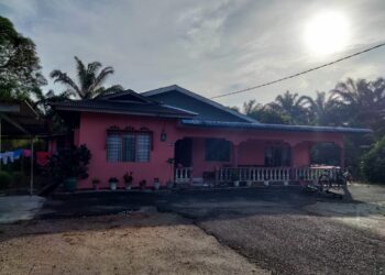 RUMAH Mohd. Ya’acob Demayati di Kampung Medan Sari, Batu 33, Jalan Johor Bahru-Pontian di Pontian kini didiami oleh ibunya yang berusia 90an.-UTUSAN/MUHAMMAD ZIKRI.