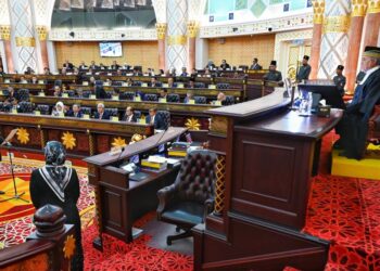 ISKANDAR Turkee mengangkat sumpah sebagai Ahli Dewan Undangan Negeri (Adun) Jepak yang baharu pada Persidangan Pertama Mesyuarat Kedua Penggal Kedua DUN Sarawak yang ke-19 di DUN Sarawak, hari ini.