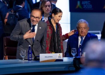 ANWAR Ibrahim semasa Sesi Kedua Pemukiman Pemimpin EKonomi APEC di Msocone Centre, San Francisco, Amerika Syarikat  membangkitkan mengenai prinsip keadilan dan hak asasi manusia, isu perdagangan global, pertumbuhan ekonomi dan keperluan semua negara mendesak gencatan senjata
di Gaza di hadapan Joe Biden. – FB ANWAR IBRAHIM