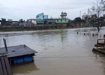 KEADAAN terkini paras air Sungai Golok di pekan Rantau Panjang, Kelantan hari ini.