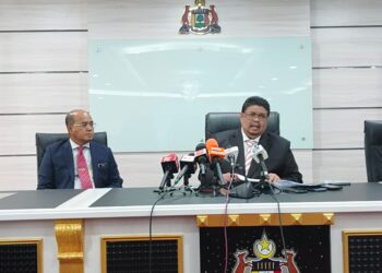 AB. RAUF Yusoh bercakap dalam sidang akhbar selepas membentangkan Belanjawan 2024 Negeri Melaka pada Sidang DUN Melaka di Seri Negeri, Ayer Keroh, Melaka hari ini.