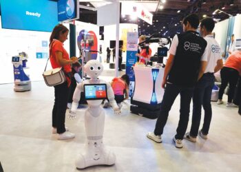 MASYARAKAT 5.0 adalah konsep melibatkan langkah mengintegrasikan teknologi seperti kecerdasan buatan (AI) dan robotik dalam kehidupan. – AFP